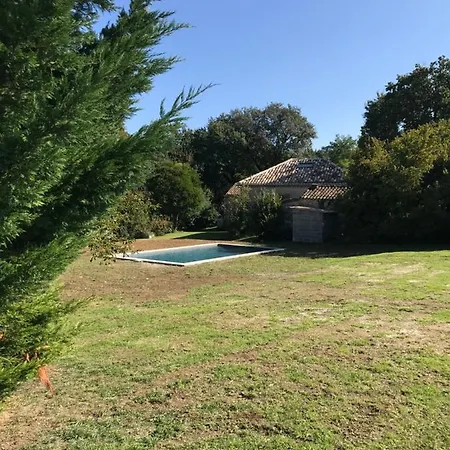 بيت للعطل Loustalneve *