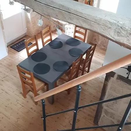 Loustalneve * Bourg-de-Visa