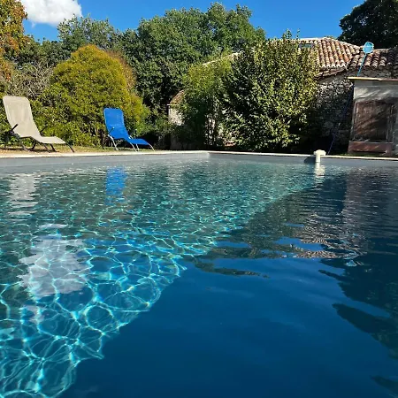 بيت للعطل Loustalneve