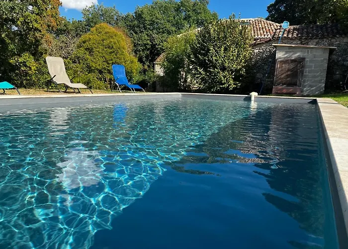 بيت للعطل Loustalneve